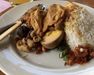 Nasi Ayam Kedewatan Bu Mangku