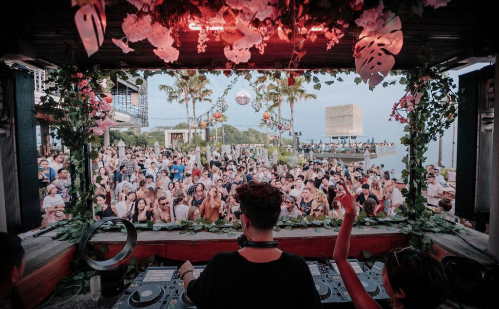 Savaya, Hot Spot Beach Club with Famous DJ in Uluwatu